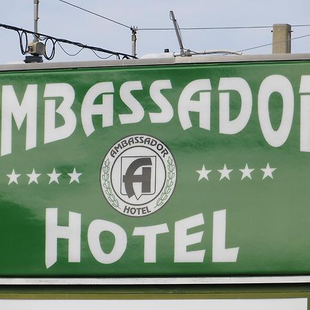 Ambassador Hotel Orlando Bagian luar foto