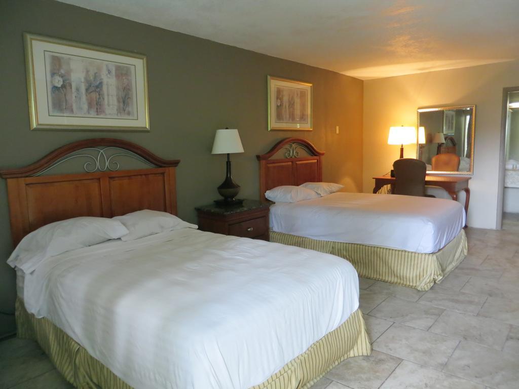 Ambassador Hotel Orlando Bagian luar foto