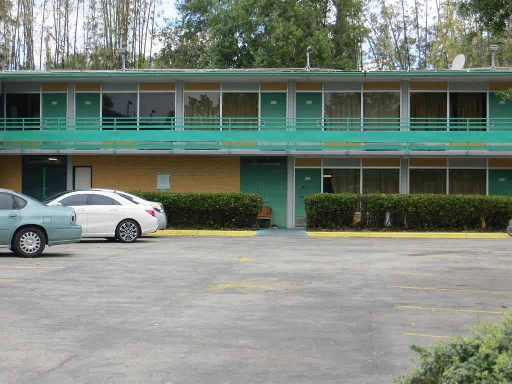 Ambassador Hotel Orlando Bagian luar foto